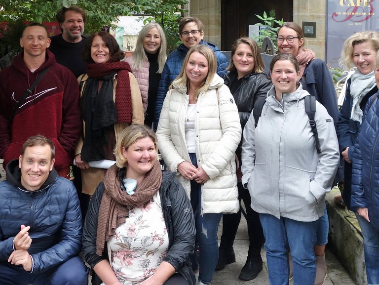 Gruppenfoto - Frauen und Männer in Winterlicher Kleidung