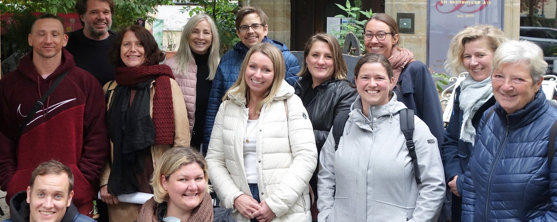 Gruppenfoto - Frauen und Männer in Winterlicher Kleidung