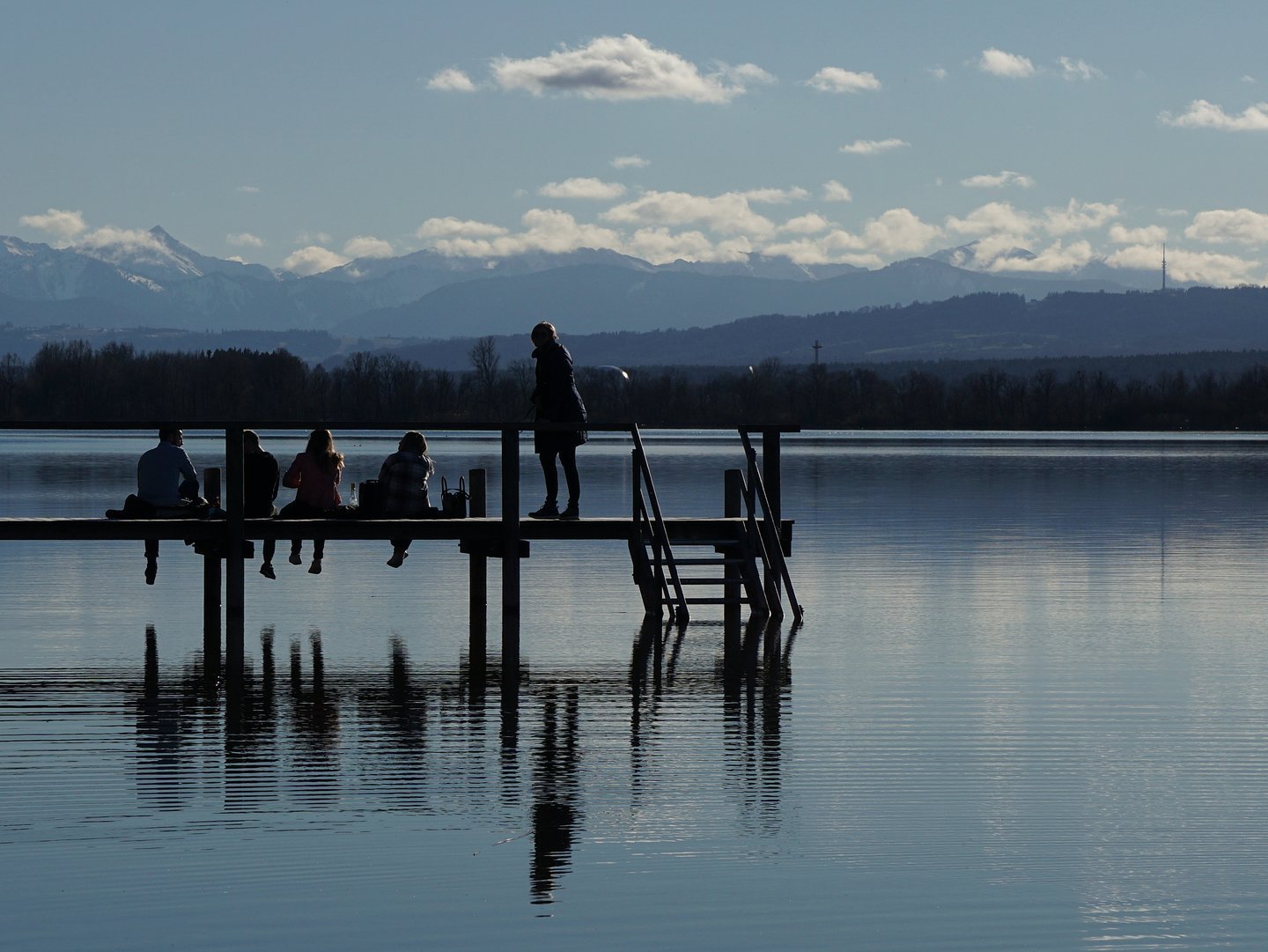 Ammersee: ein Steeg im Hintergrund